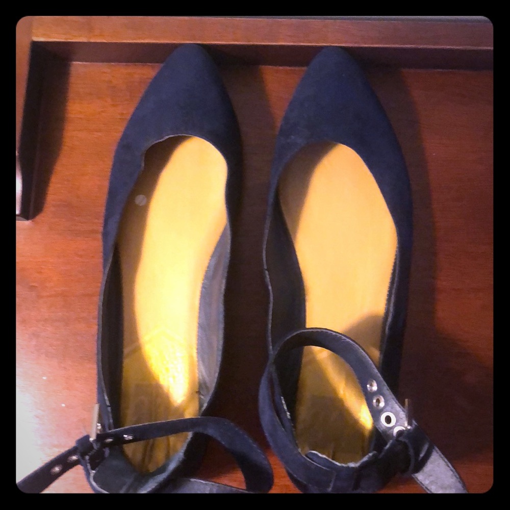 Worn once size 8 DV by Dolce flats.